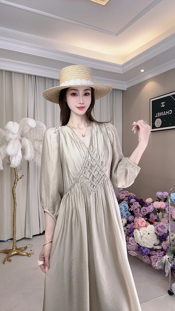 法式浪漫连衣裙新款仙气森系温柔风度长款小众别致设计感显瘦高级