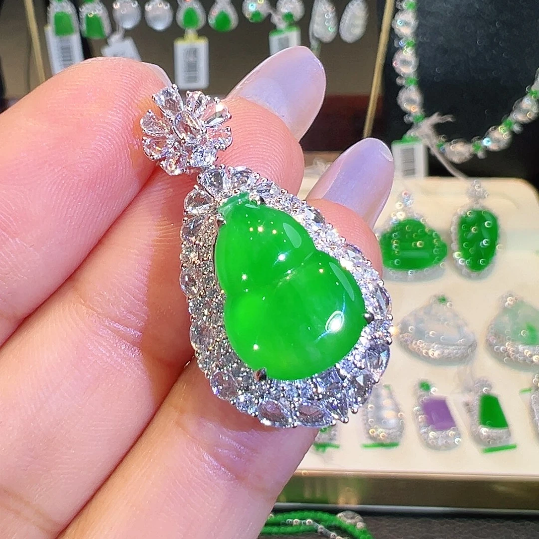 翡翠18K金镶嵌颈饰