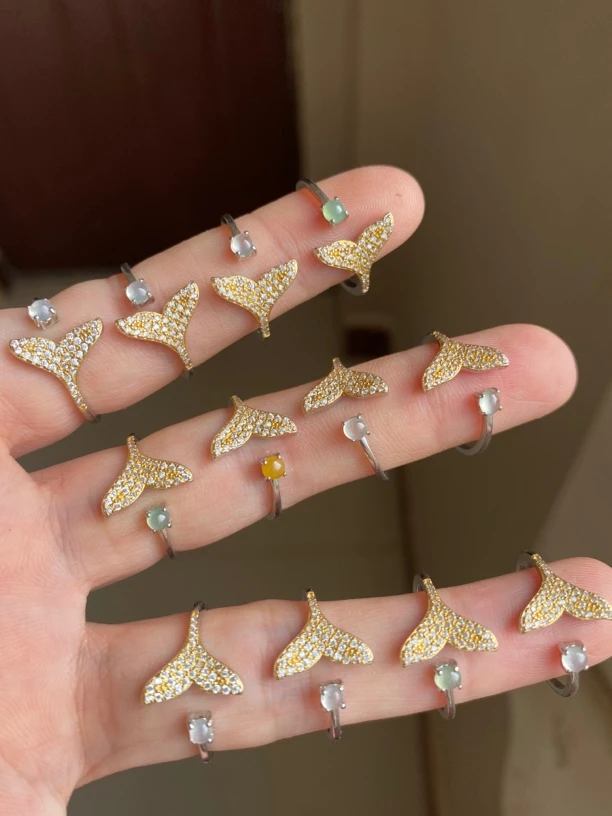 s925银镶嵌翡翠美人鱼开口戒随机发一个