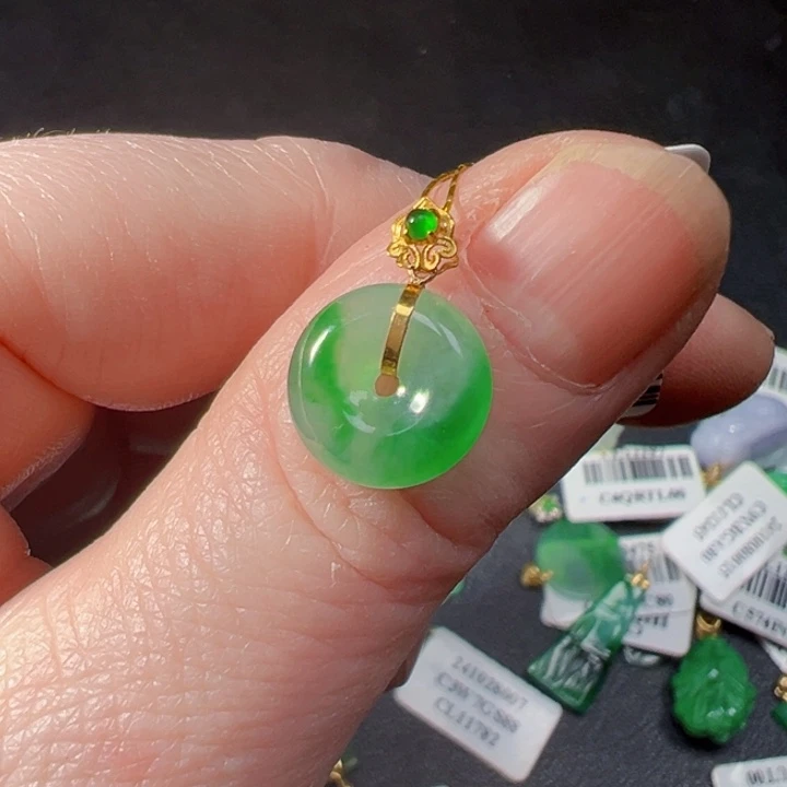 颈饰18K金镶嵌翡翠