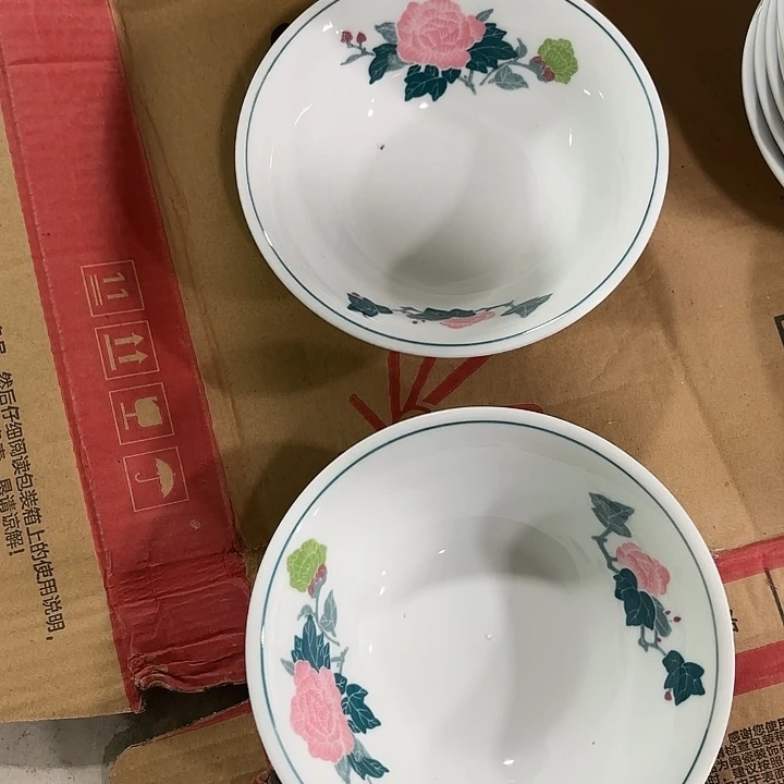 芙蓉花15.5公分，米饭碗两个