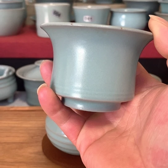 微瑕，汝官窑釉色，马蹄杯