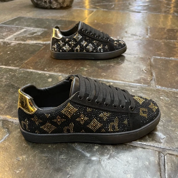 潮流烫钻工艺休闲舒适粒面烫钻耐磨休闲板鞋时尚