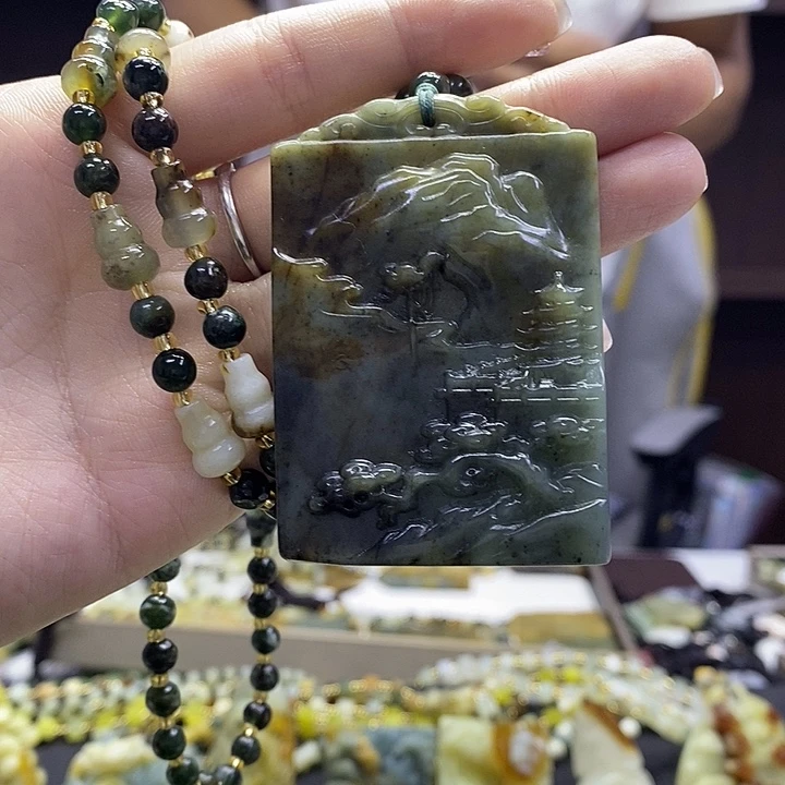 蛇纹石玉未镶嵌颈饰