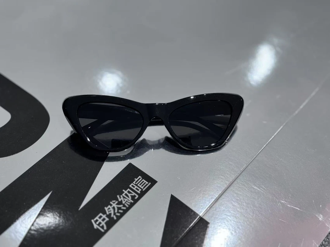 YRNX/伊然納暄设计师墨镜