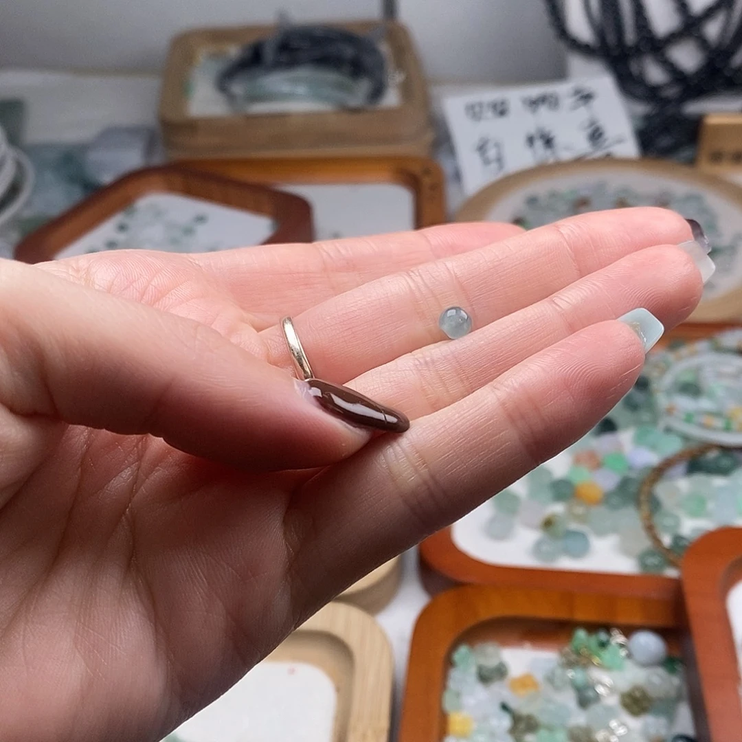 翡翠颈饰未镶嵌在***数无事牌镶嵌