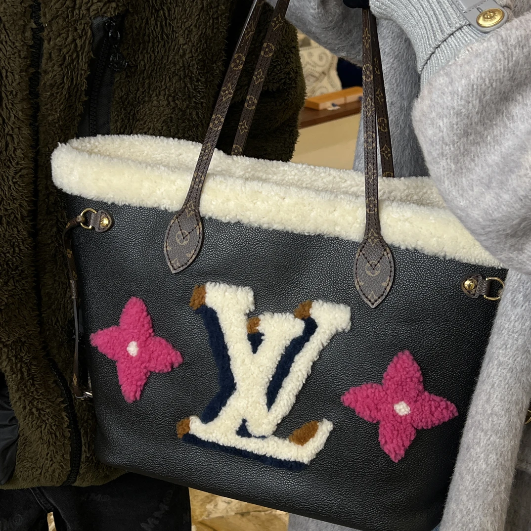 95新 LouisVuitton/路易威登 夏七中古/lv黑白配色羊羔毛单肩包