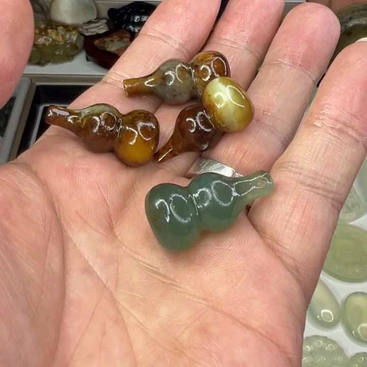 岫玉未镶嵌颈饰岫玉花玉葫芦