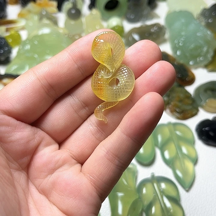 未镶嵌蛇纹石玉颈饰