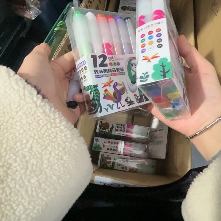 丙烯马克笔拍一发二。