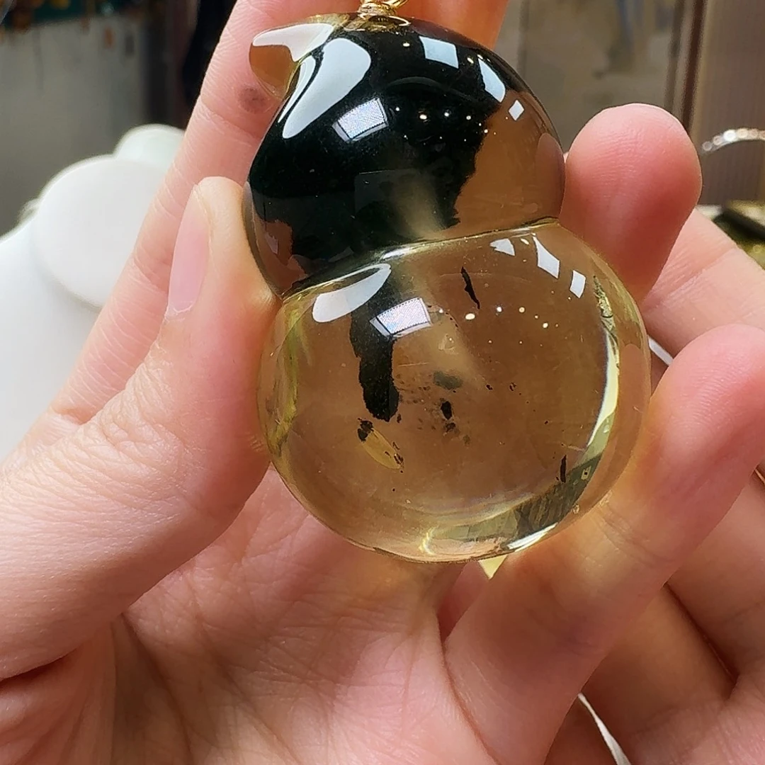 华***梅琥珀未镶嵌颈饰吊坠