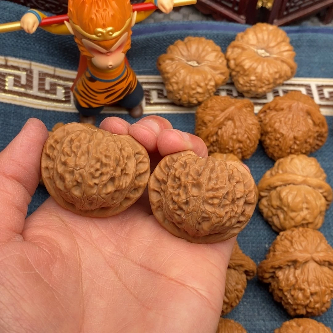 文玩核桃把件D***。41全品宫灯