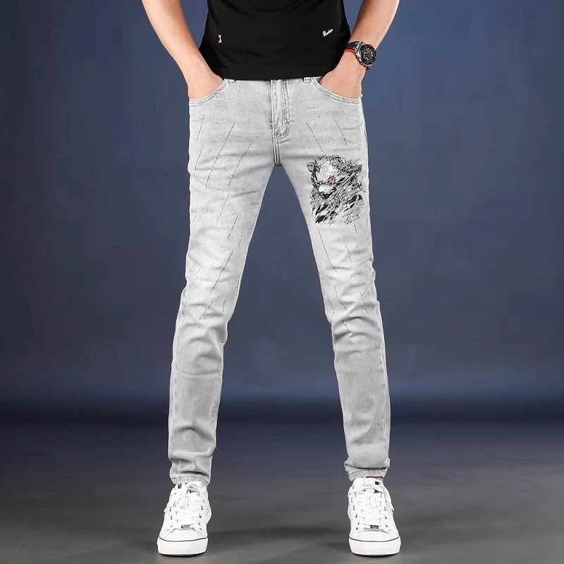 高端烫钻牛仔裤男款爆款2025新款夏季薄款修身小脚百搭弹力裤子男