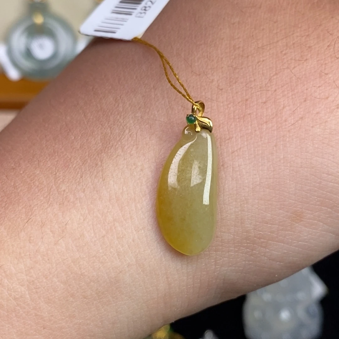 颈饰18K金镶嵌翡翠福瓜