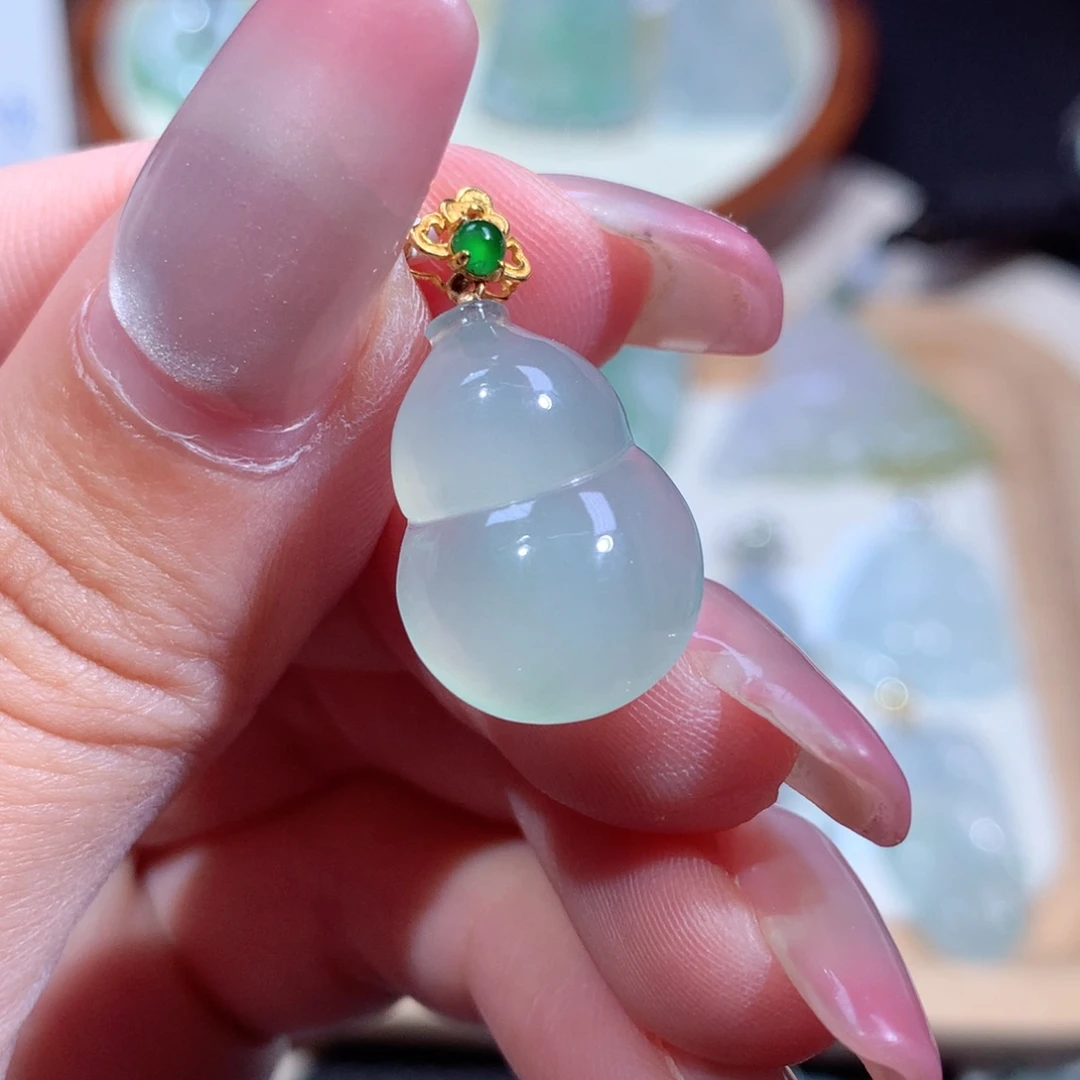 翡翠18K金镶嵌颈饰翡翠