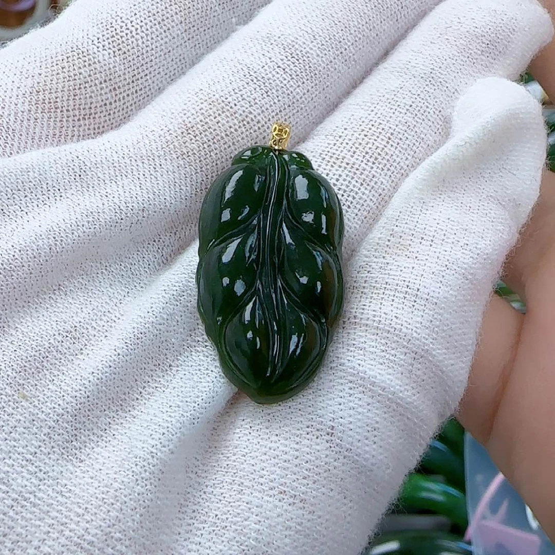 和田玉（碧玉）挂坠18K金镶嵌