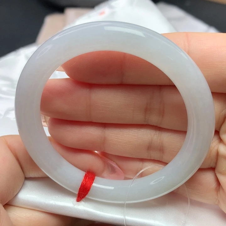 翡翠手镯（圆镯）未镶嵌54545555