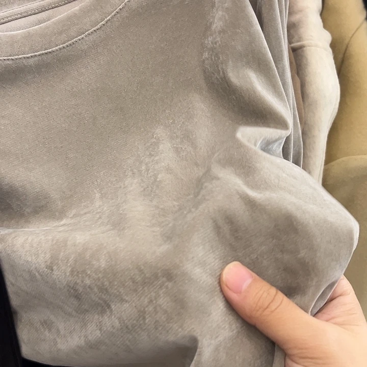 堃***沙模特自留 很气质的丝绒打底