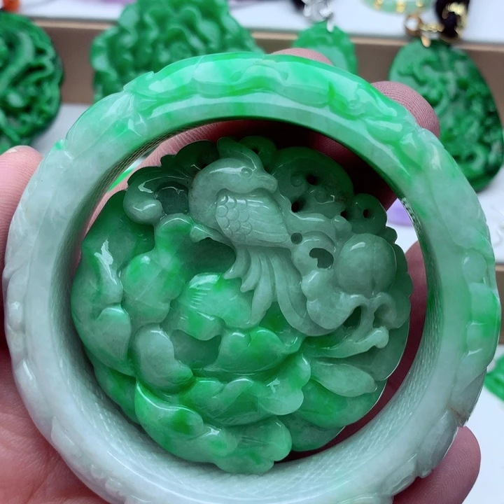 翡翠未镶嵌手镯…．．