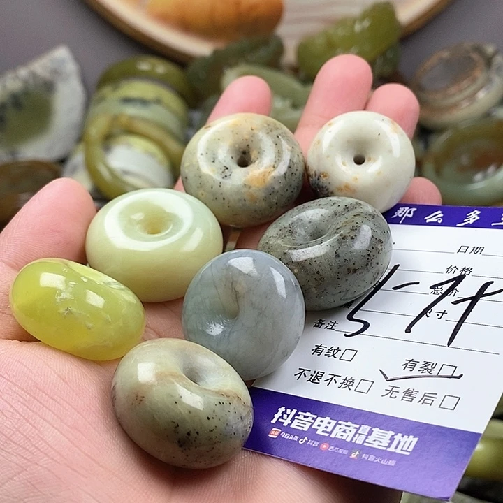 未镶嵌蛇纹石玉颈饰广**缘