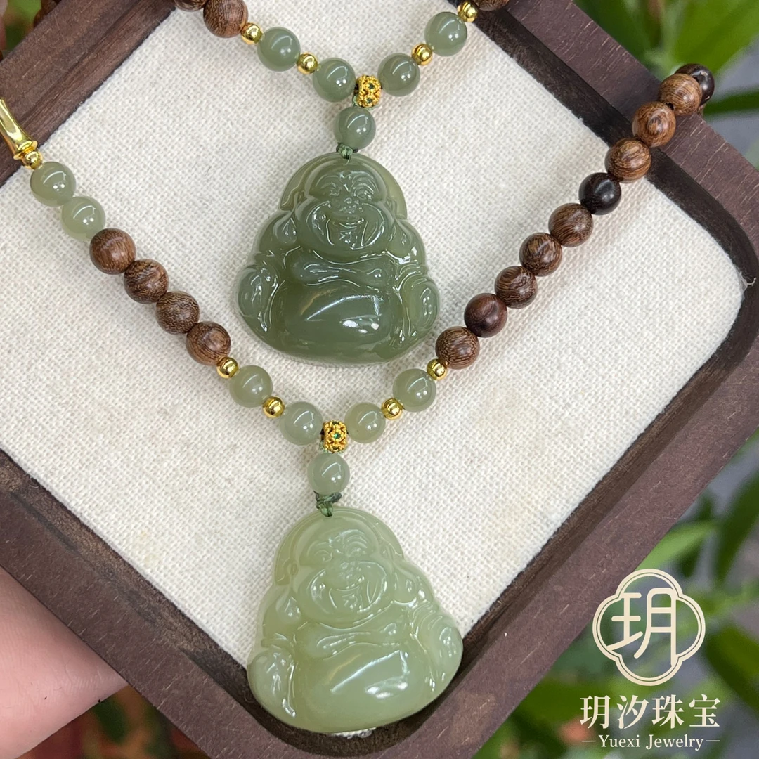 【玥汐珠宝】30MM天然和田玉全珠链大肚弥勒佛公吊坠天然多样性