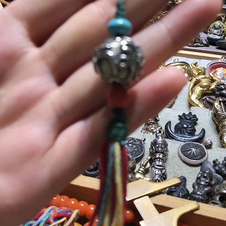 铜铁合金类吊坠………………………………