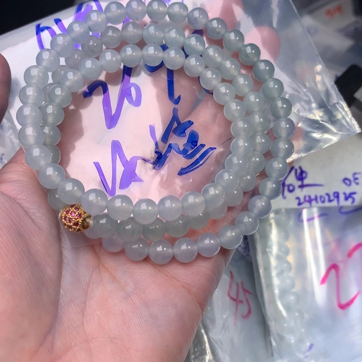 定制翡翠未镶嵌嗯**。翡翠