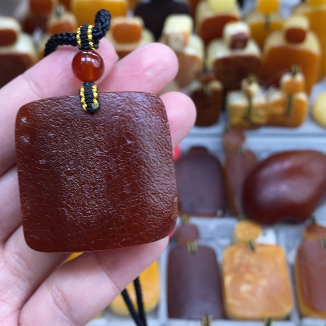 蜜蜡未镶嵌珠宝奇石