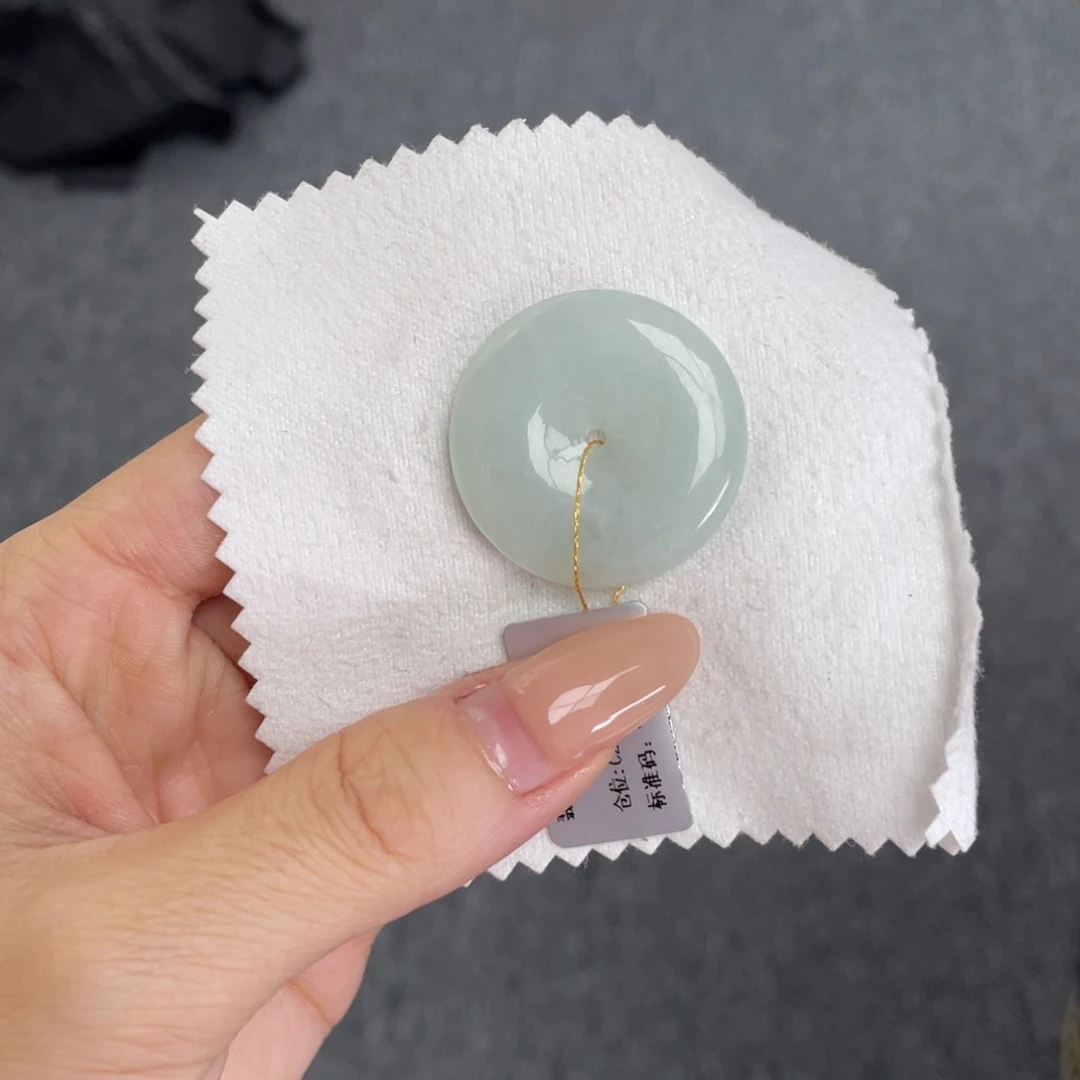 翡翠未镶嵌颈饰平安扣