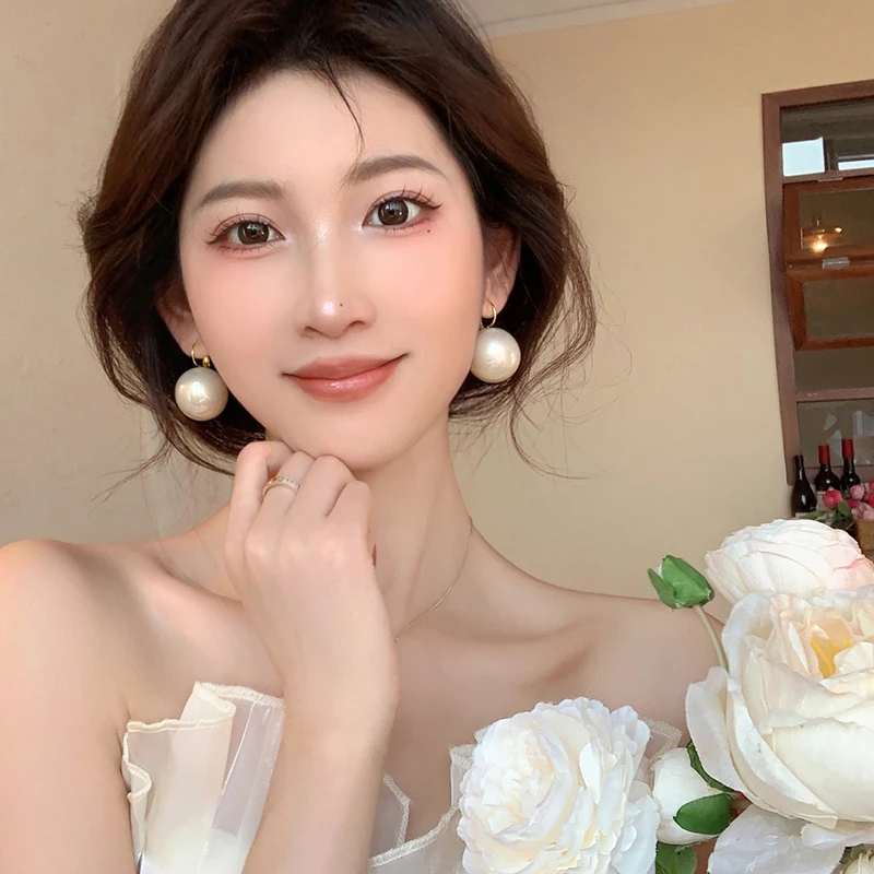 合金仿珍珠耳饰 优雅港风复古夸张珠珠耳环耳扣式小众独特设计感