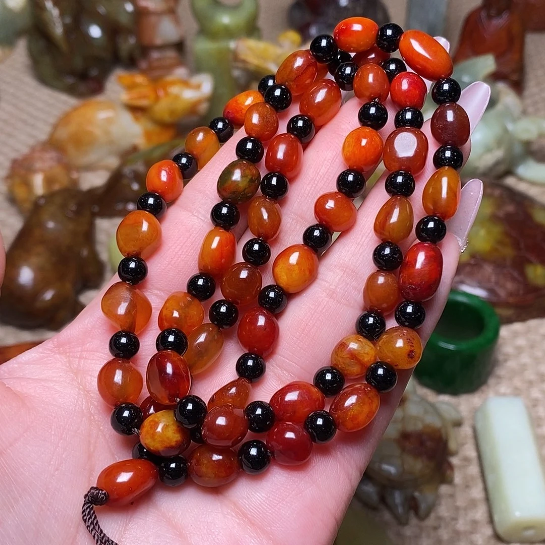 蛇纹石玉足铂镶嵌颈饰