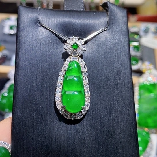 翡翠未镶嵌颈饰吊坠