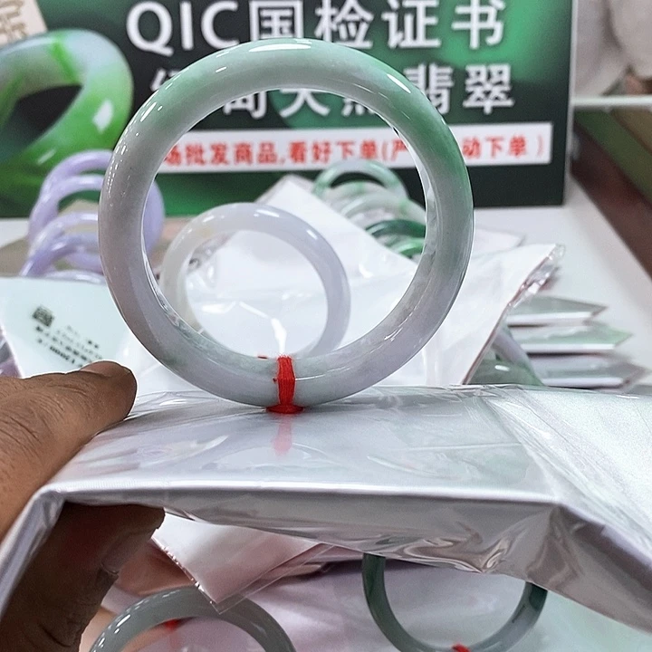 周***能未镶嵌手镯翡翠手镯