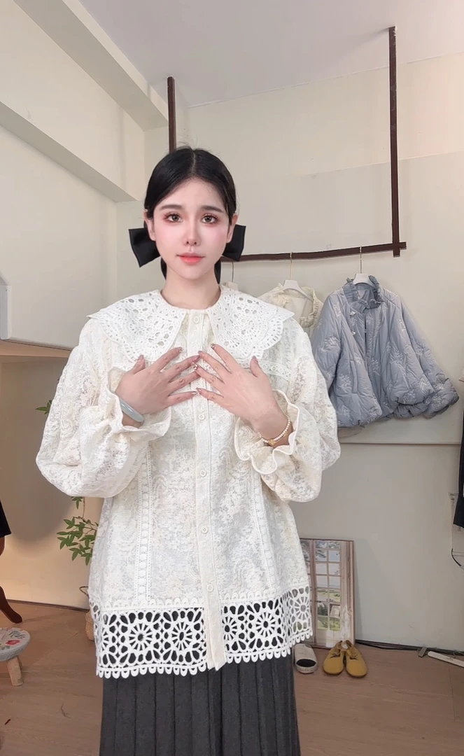 娃娃领钩花镂空蕾丝衬衫女
