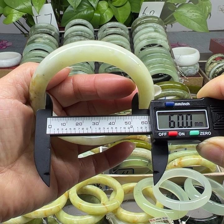 蛇纹石玉未镶嵌手镯76