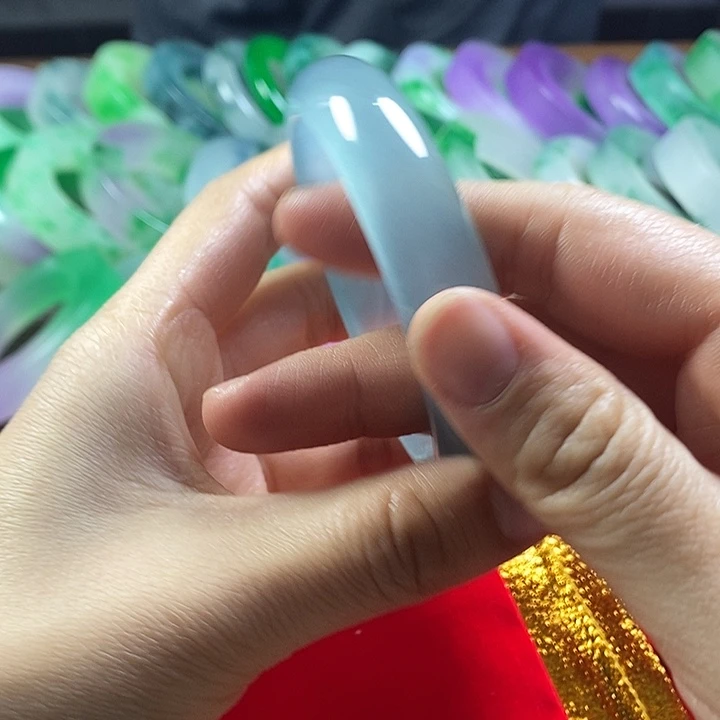 只买单纯的吊坠，没带链子，属的性质。