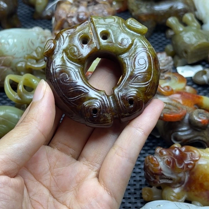 颈饰未镶嵌和田玉（糖玉）