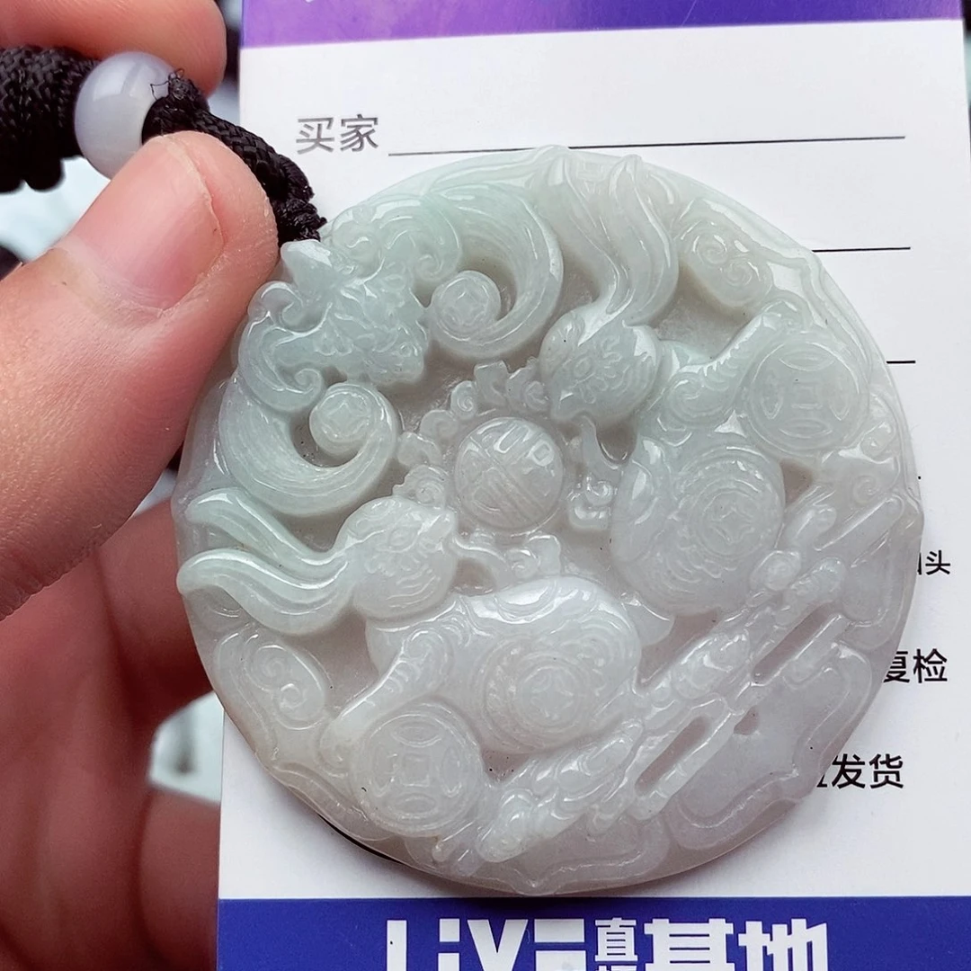 翡翠挂件未镶嵌翡翠