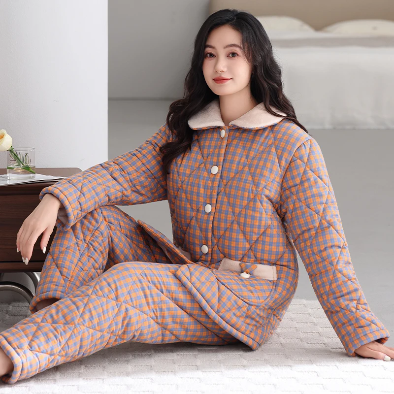 秋鹿梭织色织格扣领夹棉女套家居服