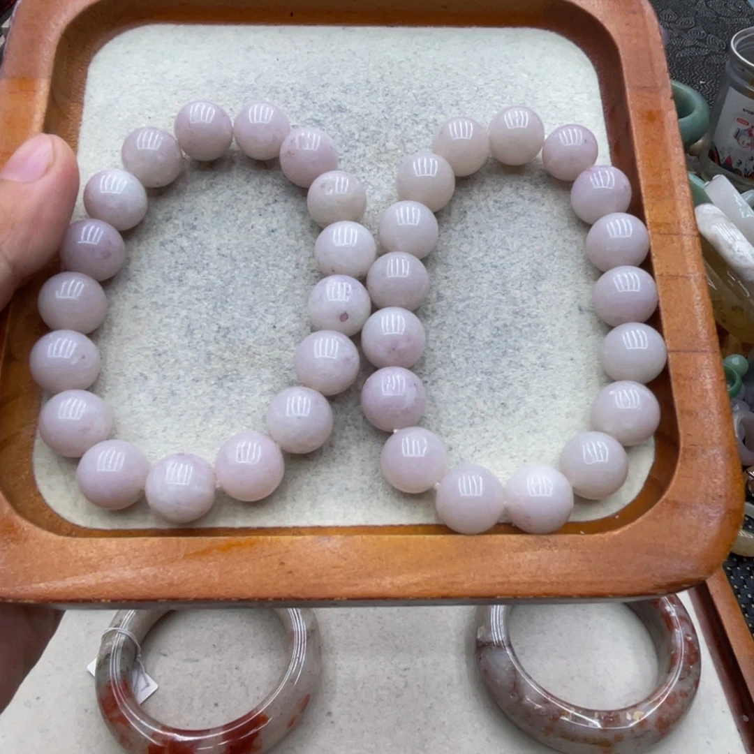未镶嵌圈口60石英质玉
