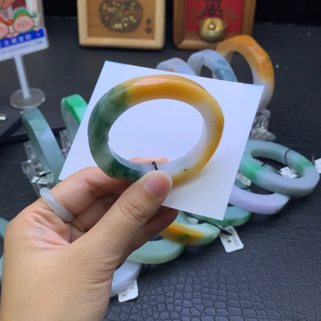 定制翡翠未镶嵌翡翠手镯