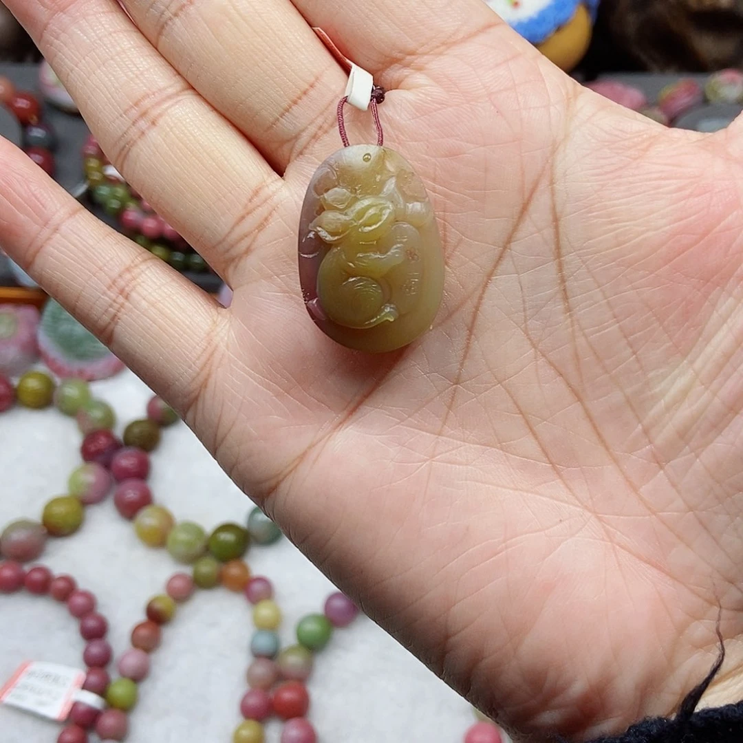 未镶嵌石英质玉（盐源）珠宝半成品