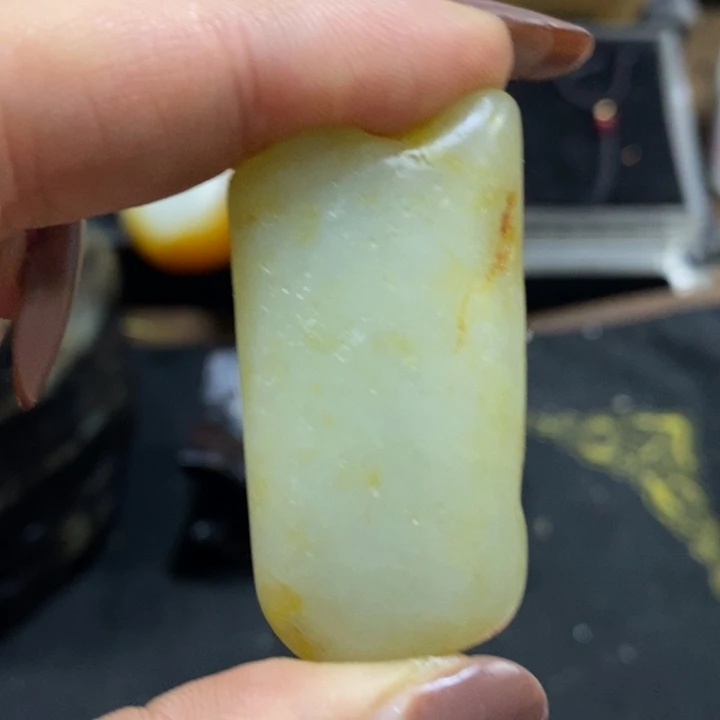 颈饰未镶嵌和田玉（糖玉）