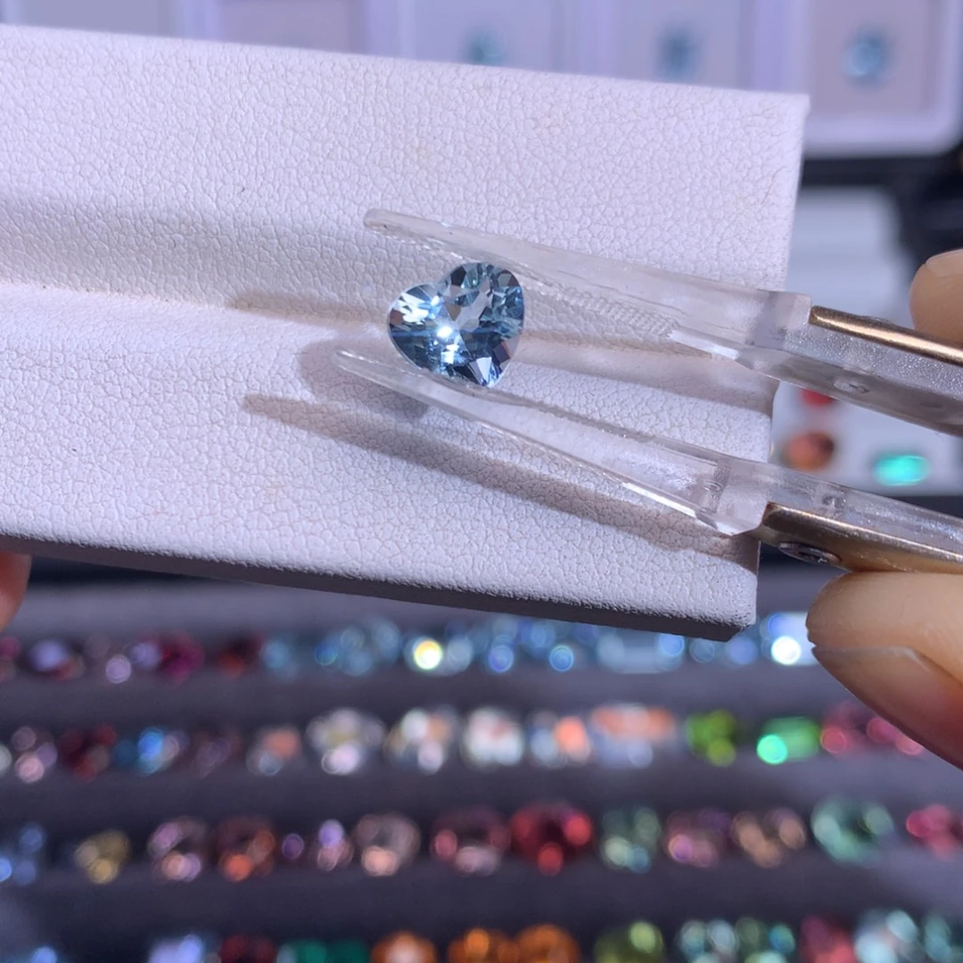 未镶嵌笔搁海蓝宝石1.35克拉