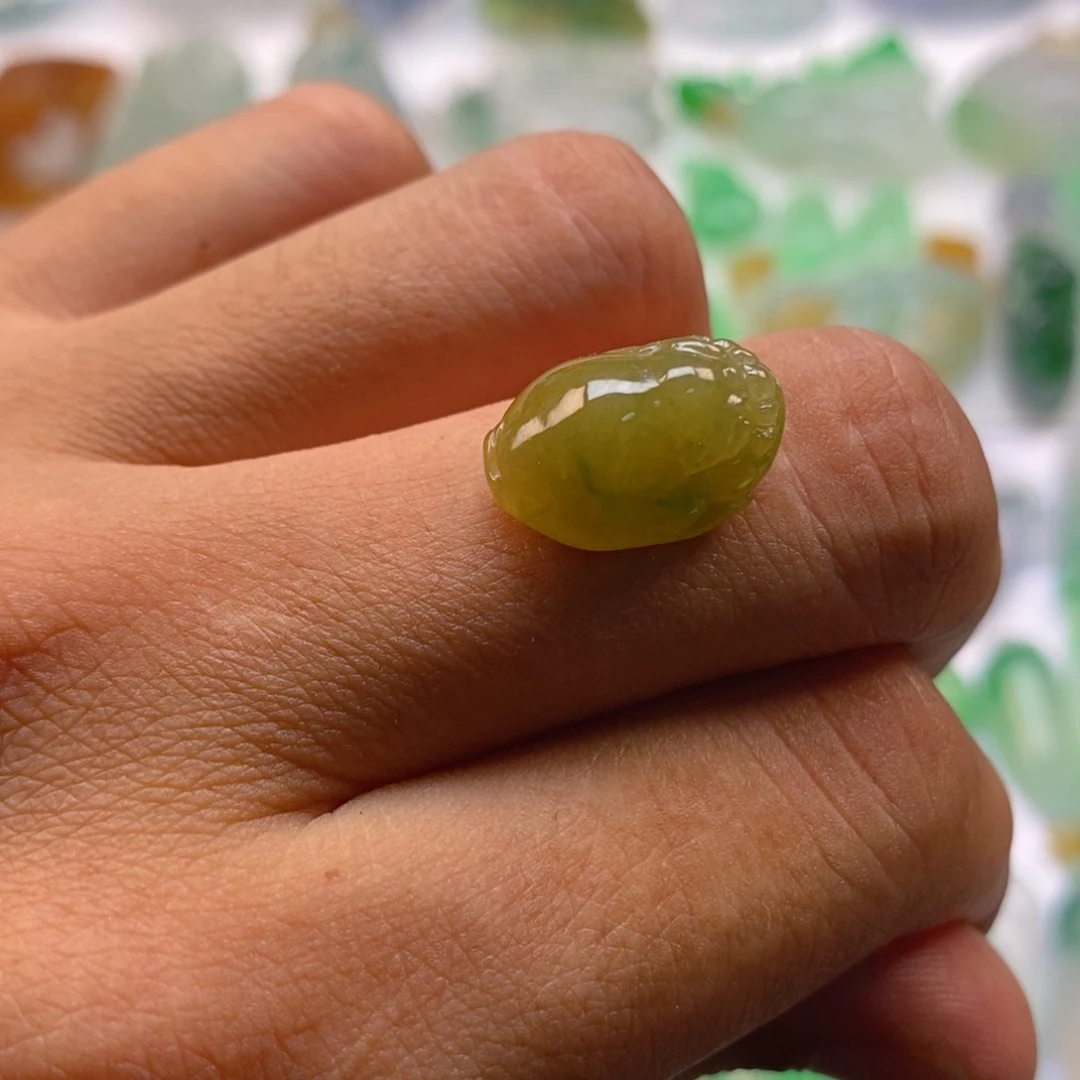 翡翠未镶嵌颈饰金蟾