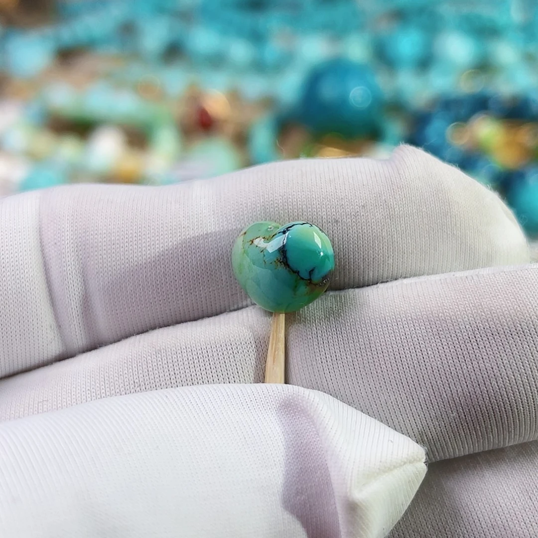 绿松石未镶嵌珠宝奇石