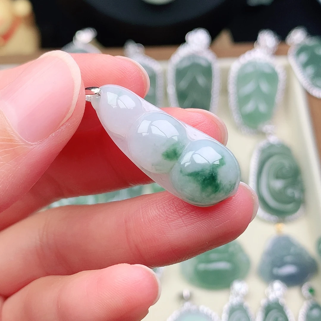 翡翠未镶嵌颈饰吊坠