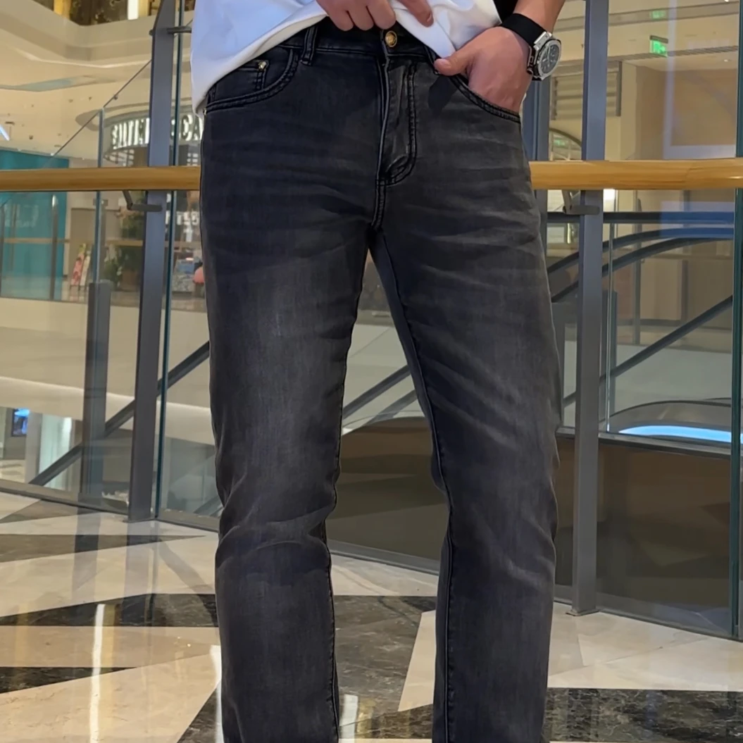 2025夏季薄款烟灰色牛仔裤男款高端轻奢百搭休闲修身显瘦小脚裤