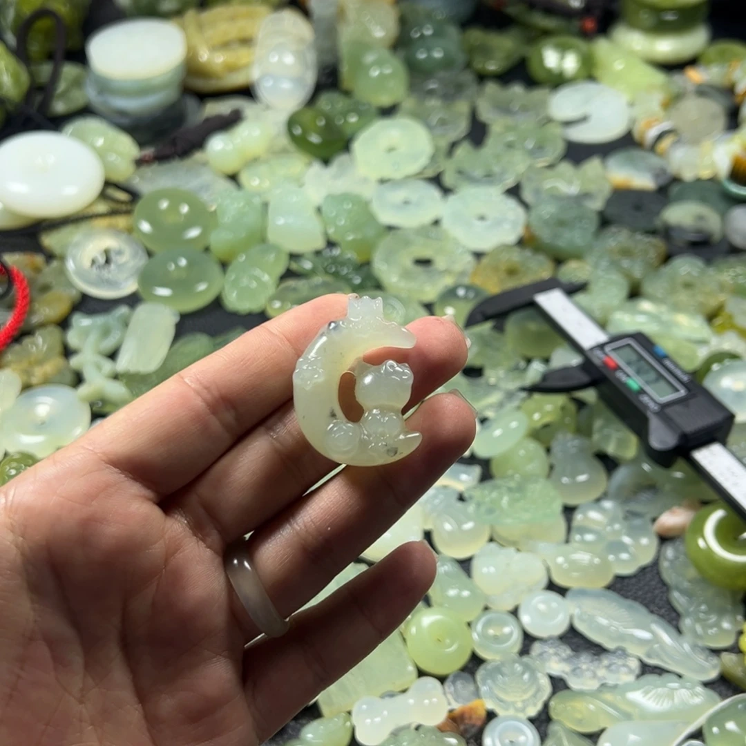 岫玉未镶嵌吊坠(不含链)