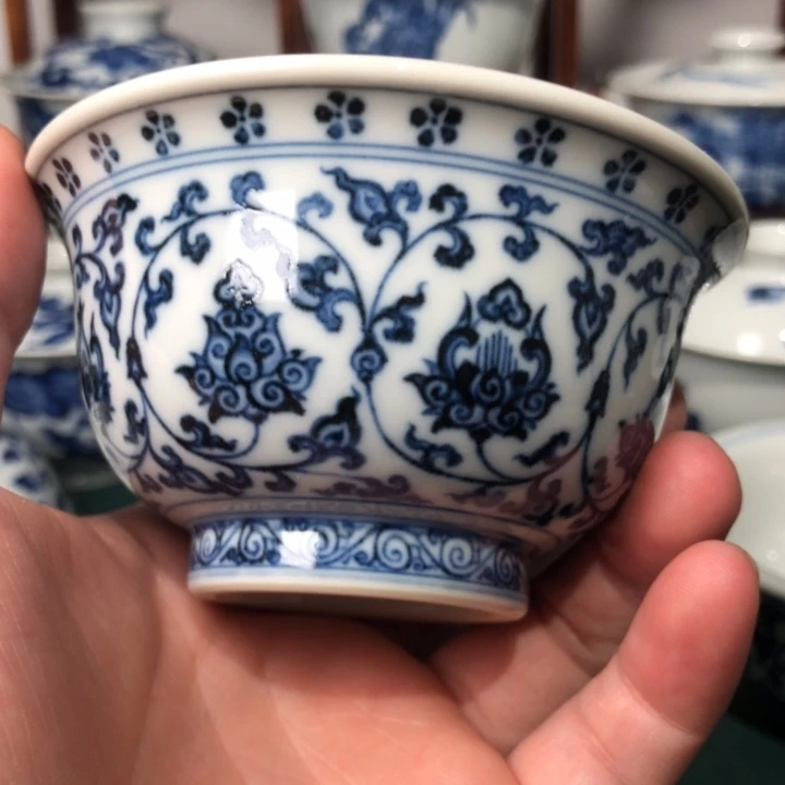 余槿堂仿明缠枝压手杯